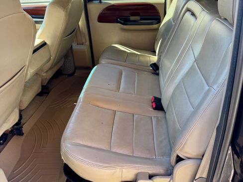 Used 2006 Ford F250 Lariat image 9