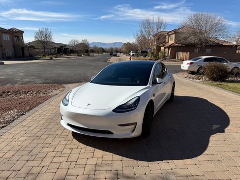Used 2019 Tesla Model 3 Performance image 2