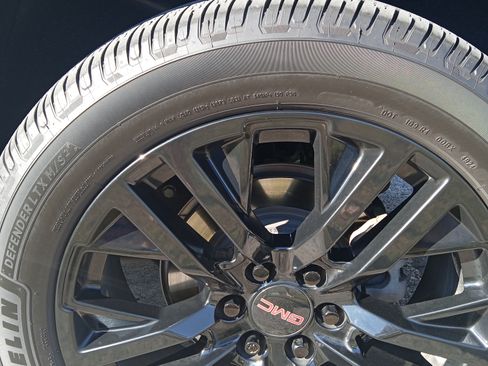 Used 2021 GMC Yukon SLT w/ Rear Media and Nav Package image 15