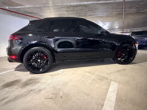 Used 2018 Porsche Macan Turbo image 15