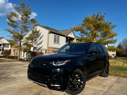 Used 2020 Land Rover Discovery Landmark image 1