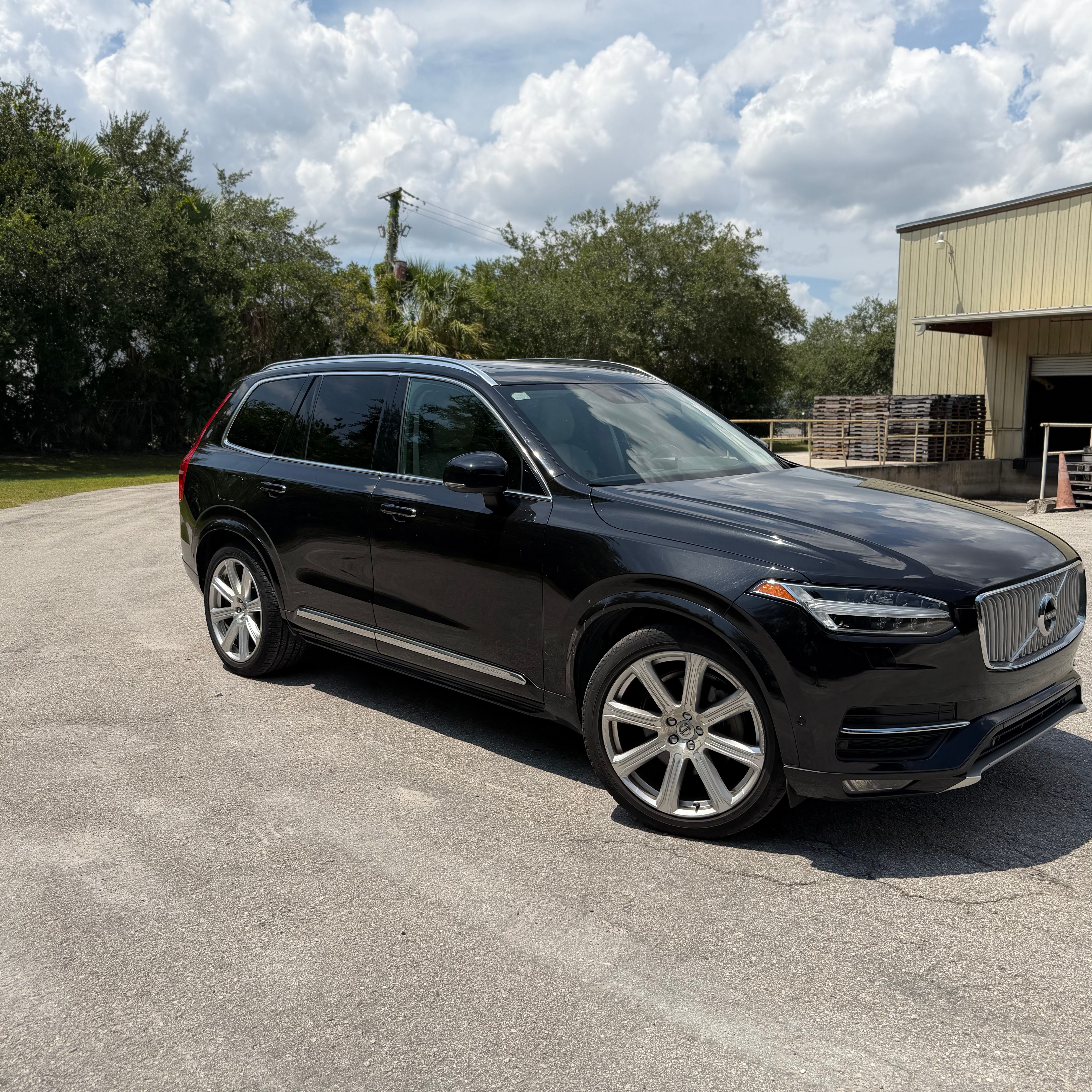 Used 2016 Volvo XC90 T6 Inscription w/ Vision Package AWD/4WD image 2