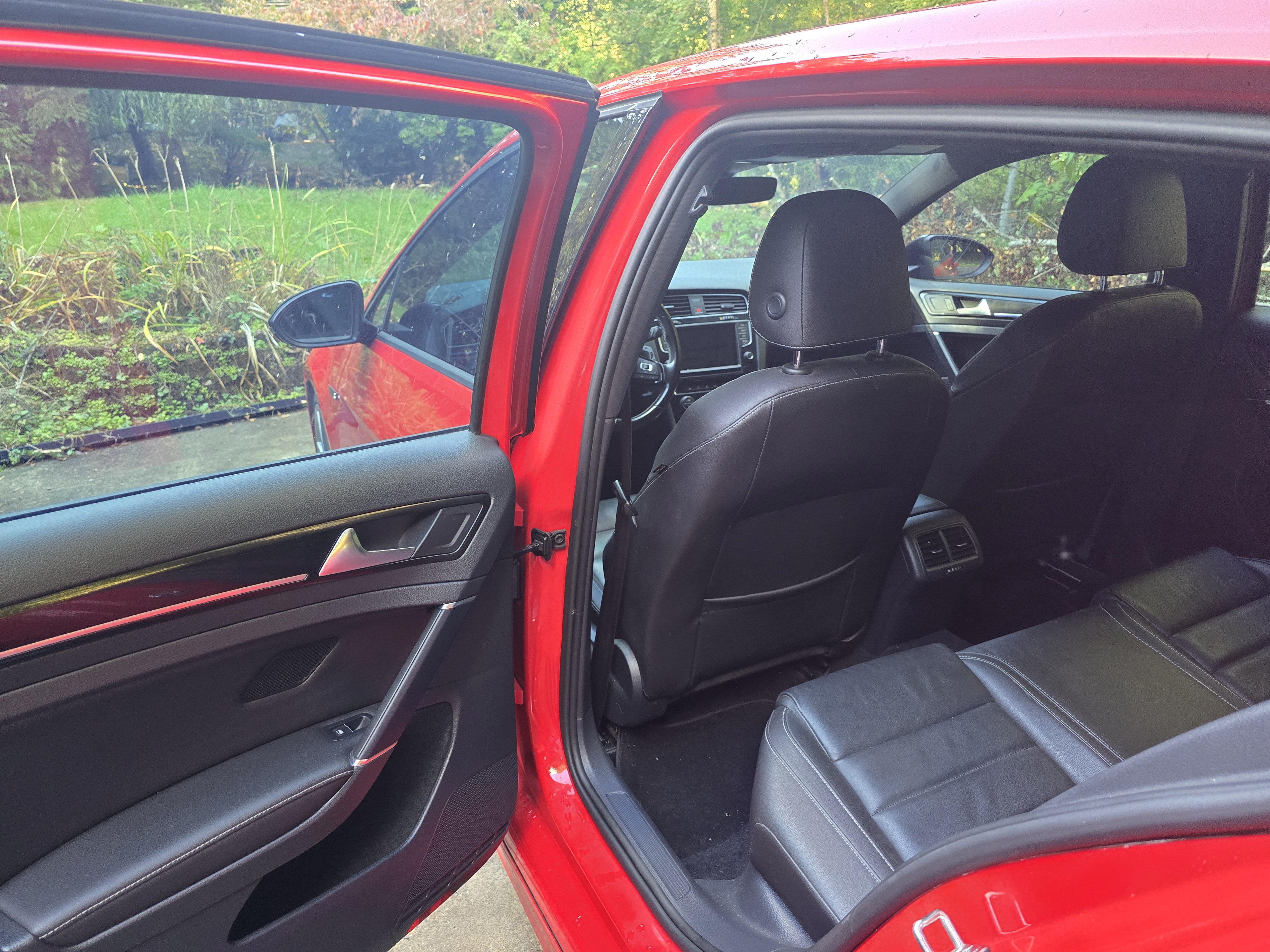 Used 2017 Volkswagen Golf 4-Door AWD/4WD image 9