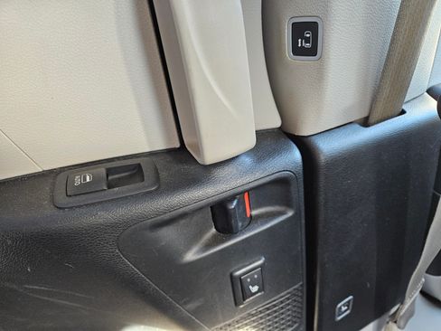 Used 2017 Chrysler Pacifica Touring-L Plus image 18