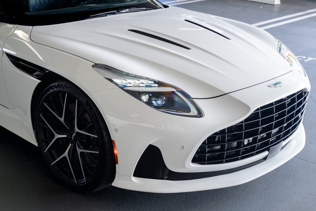 Used 2025 Aston Martin DB12 Convertible RWD image 24