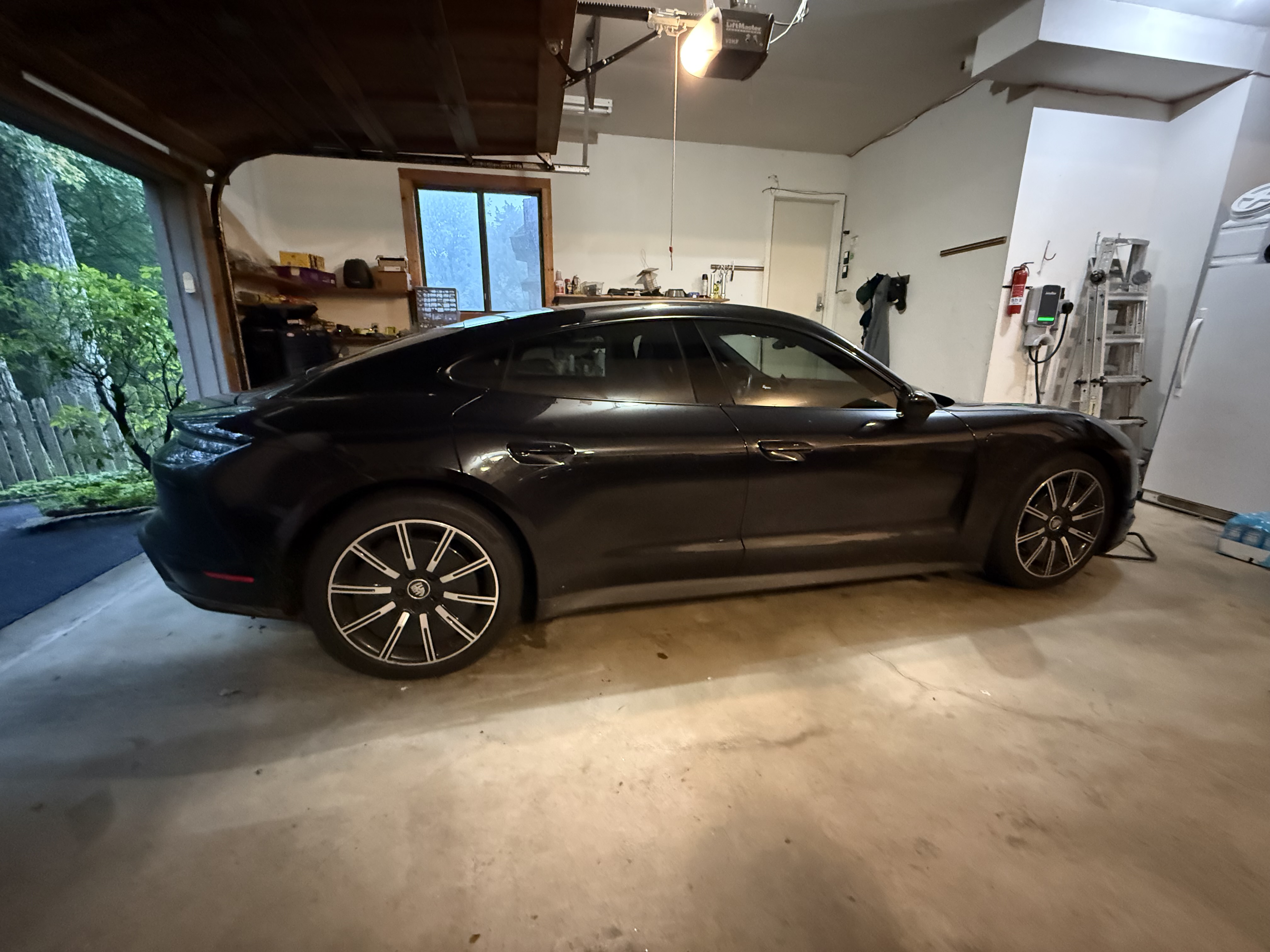 Used 2021 Porsche Taycan RWD image 1