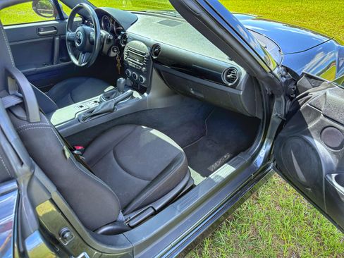 Used 2014 MAZDA MX-5 Miata Sport image 13