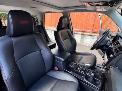 Used 2018 Toyota 4Runner TRD Off-Road Premium AWD/4WD image 29