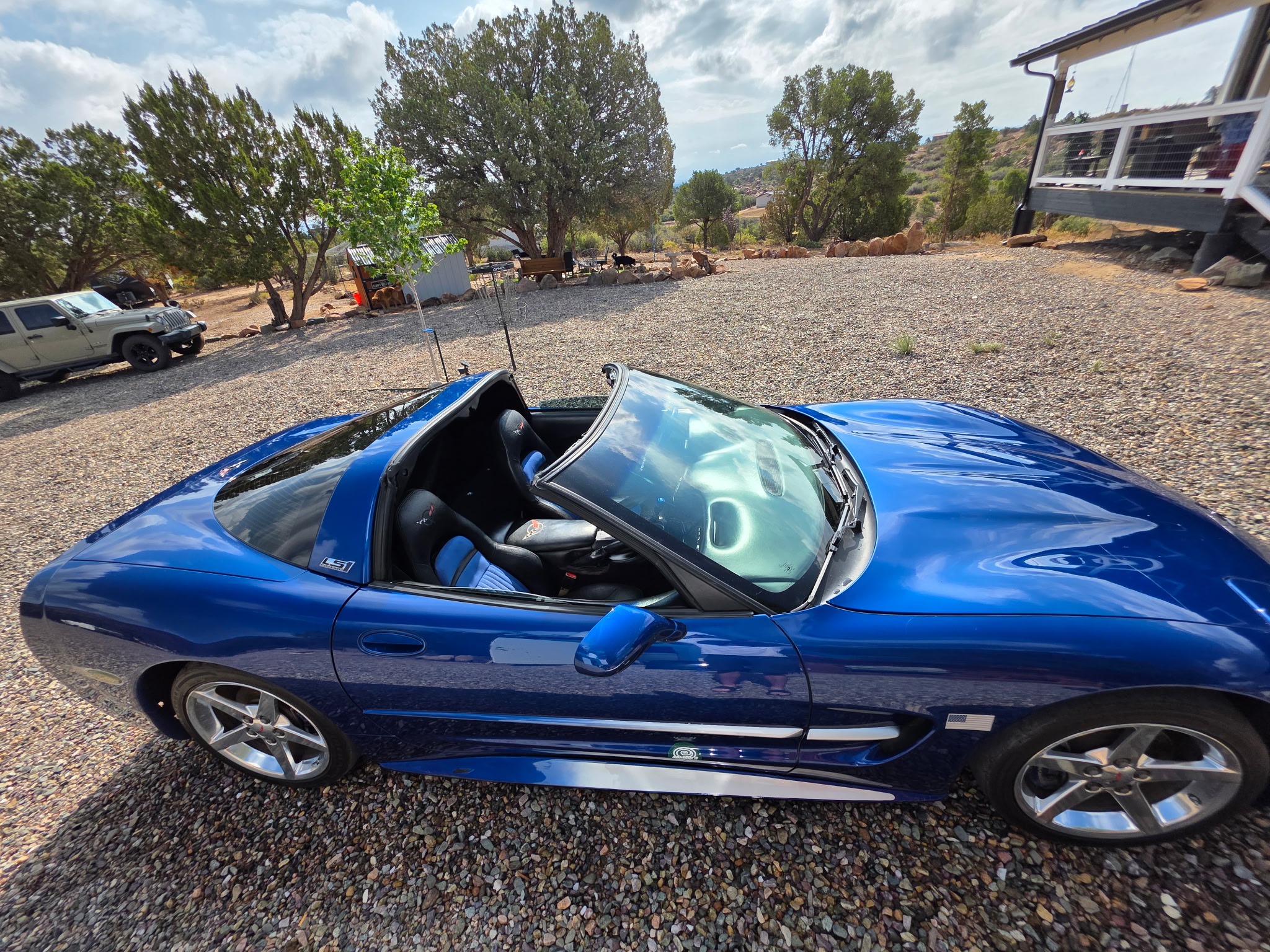 Used 2002 Chevrolet Corvette Coupe w/ Preferred Equipment Group1 RWD image 7