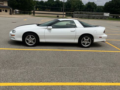 Used 2002 Chevrolet Camaro Z28 w/ Preferred Equipment Group RWD image 16
