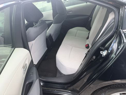 Used 2020 Toyota Corolla LE image 6