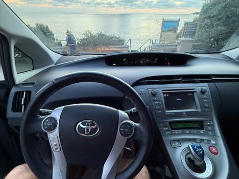 Used 2015 Toyota Prius Four image 12