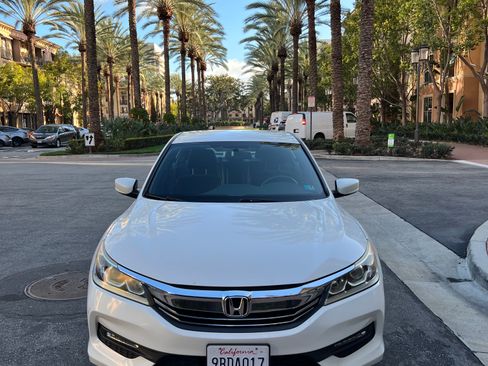 Used 2017 Honda Accord Sport image 4