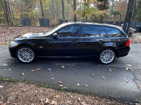 Used 2011 BMW 328i xDrive Wagon image 1