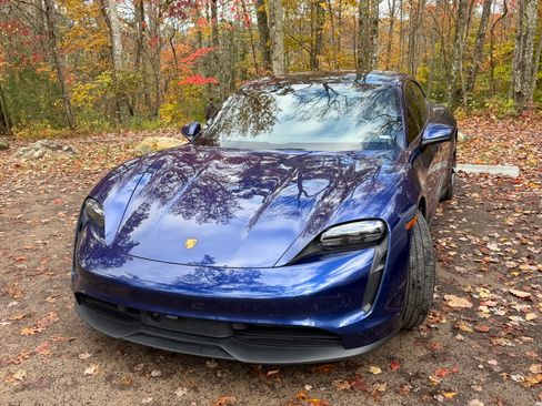 Used 2021 Porsche Taycan image 4