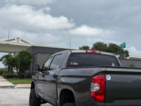 Used 2015 Toyota Tundra SR5 w/ SR5 Upgrade Package AWD/4WD image 6