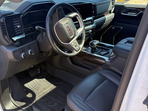 Used 2022 GMC Sierra 1500 Elevation w/ Elevation Premium Package image 4