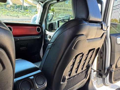 Used 2019 Jeep Wrangler Unlimited Rubicon image 15