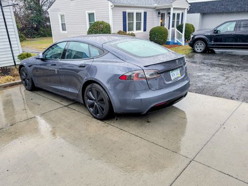 Used 2022 Tesla Model S Plaid image 5