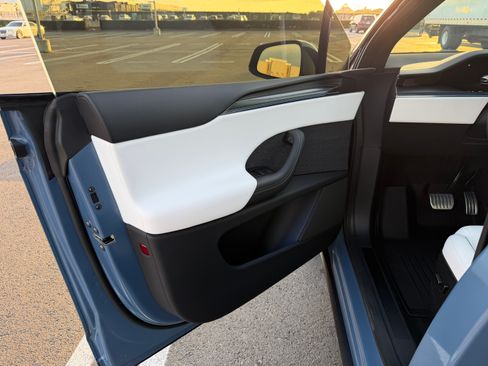 Used 2026 Tesla Model X Plaid AWD/4WD image 15