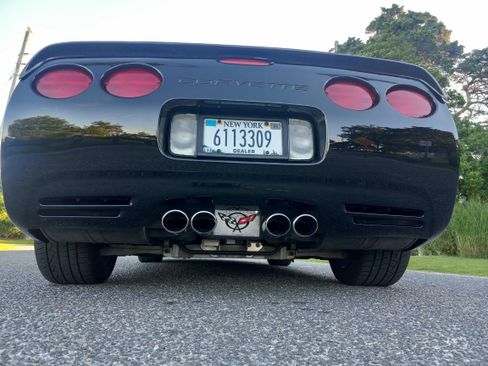 Used 1998 Chevrolet Corvette Coupe w/ Roof Pkg image 11