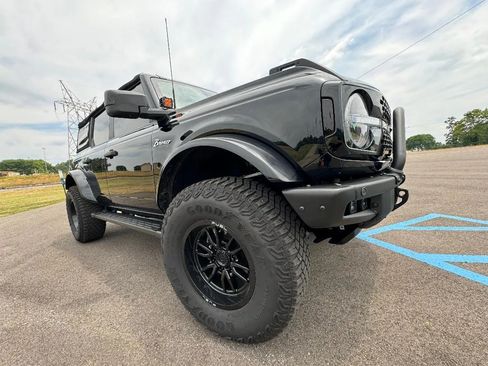 Used 2022 Ford Bronco Wildtrak image 9