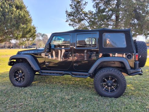 Used 2016 Jeep Wrangler Unlimited Rubicon image 2