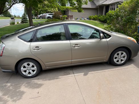 Used 2009 Toyota Prius FWD image 2