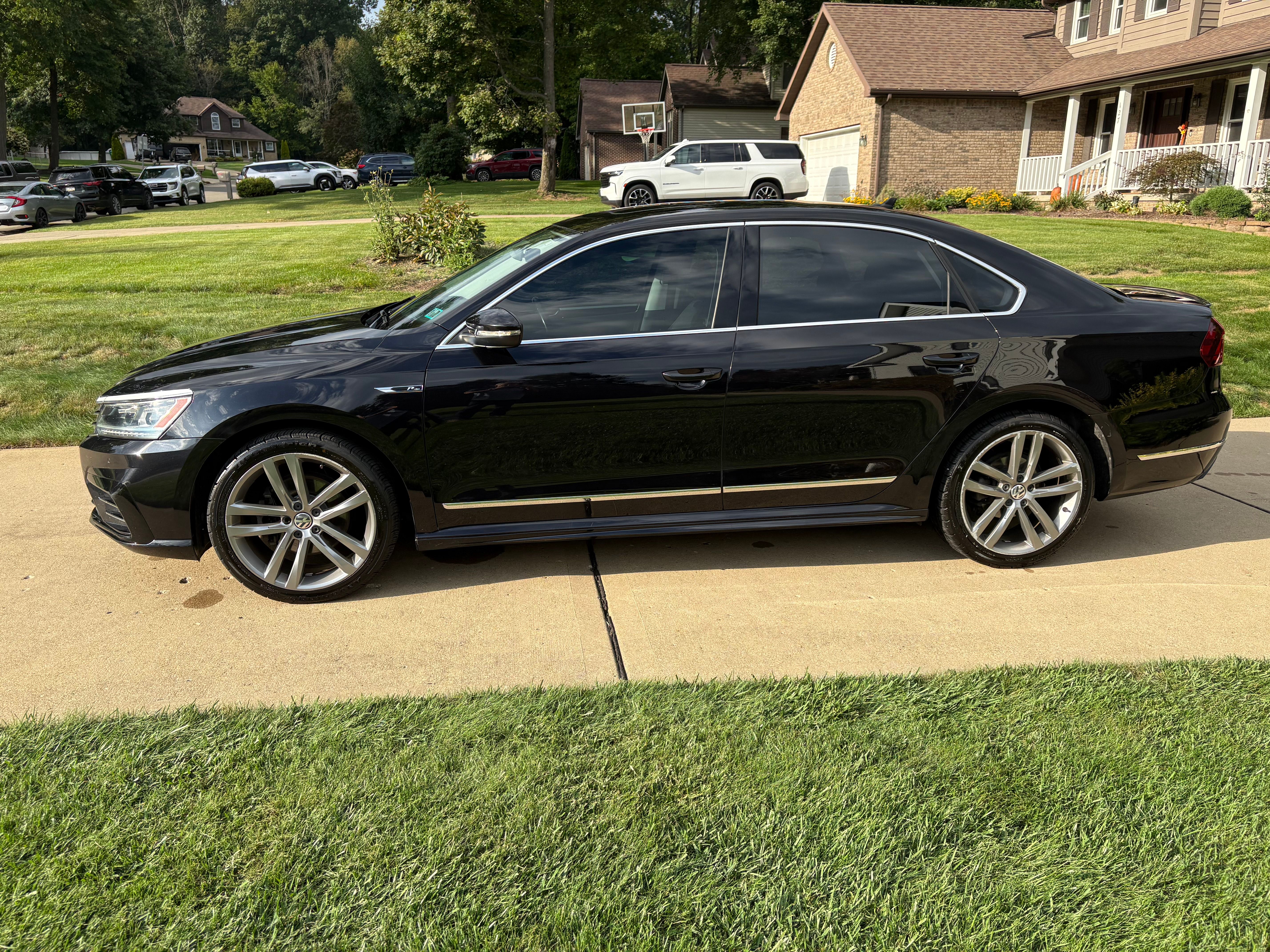 Used 2019 Volkswagen Passat 2.0T SE R-Line FWD image 2