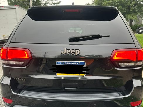 Used 2016 Jeep Grand Cherokee Laredo 75th Anniversary AWD/4WD image 8
