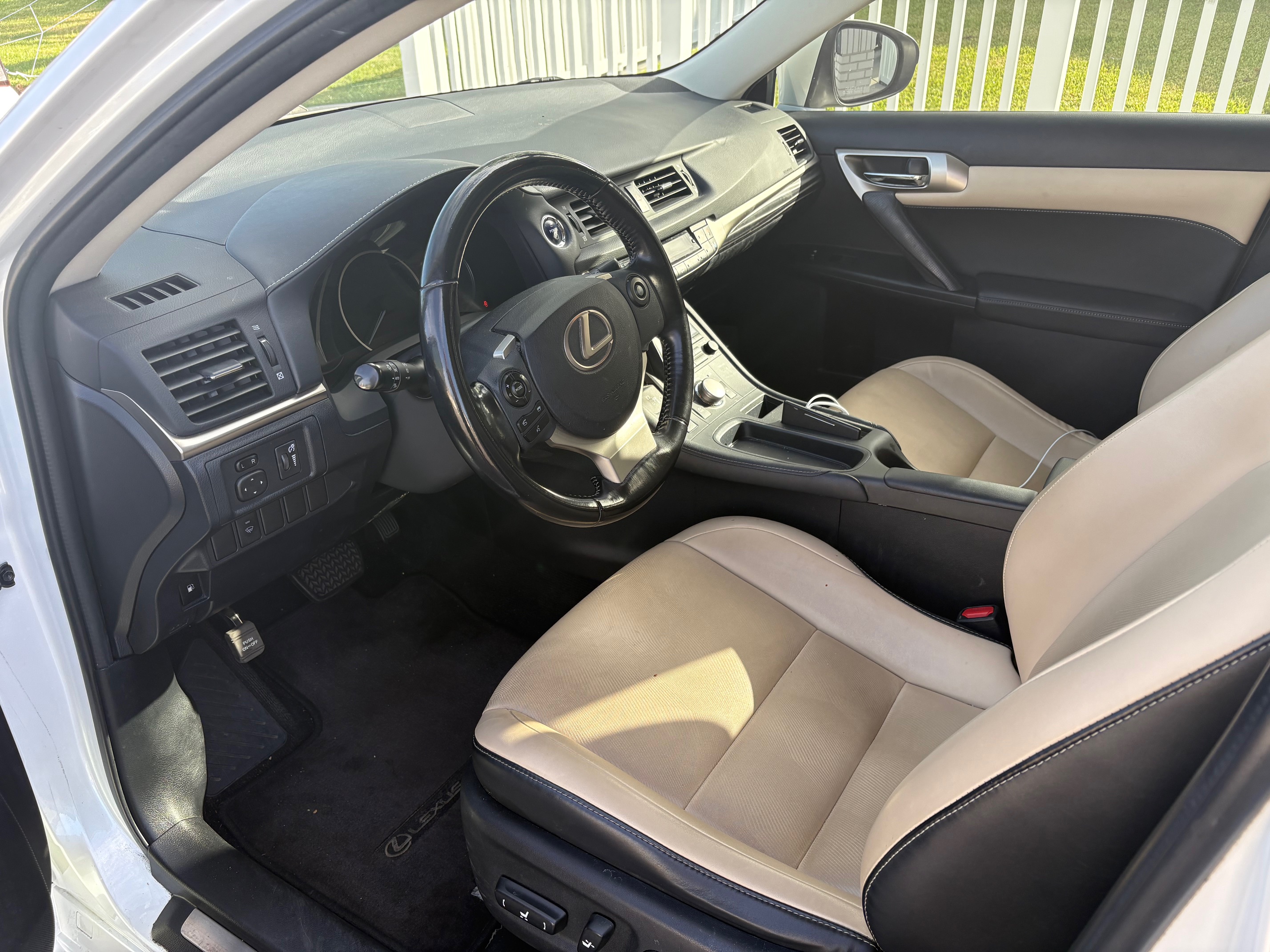Used 2016 Lexus CT 200h w/ Accessory Package 2 FWD image 6