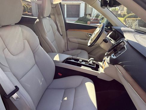 Used 2022 Volvo XC90 T8 Inscription Expression image 5