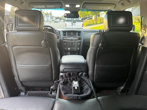 Used 2013 INFINITI QX56 4WD w/ Deluxe Touring Pkg image 23