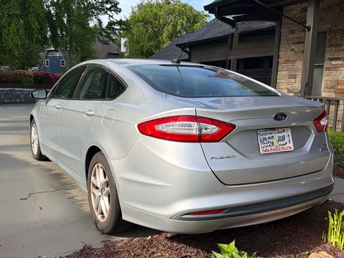 Used 2014 Ford Fusion SE w/ Equipment Group 202A FWD image 6