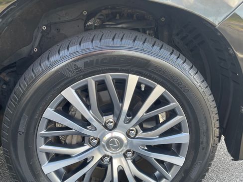 Used 2018 Lexus LX 570 4WD image 29