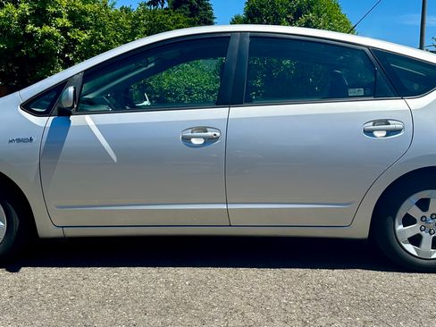 Used 2009 Toyota Prius Touring FWD image 4