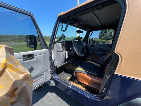 Used 2002 Jeep Wrangler X AWD/4WD image 12
