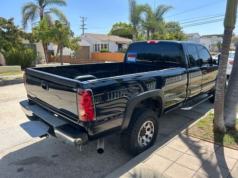 Used 2006 Chevrolet Silverado 2500 LT w/ Heavy-Duty Power Package AWD/4WD image 2