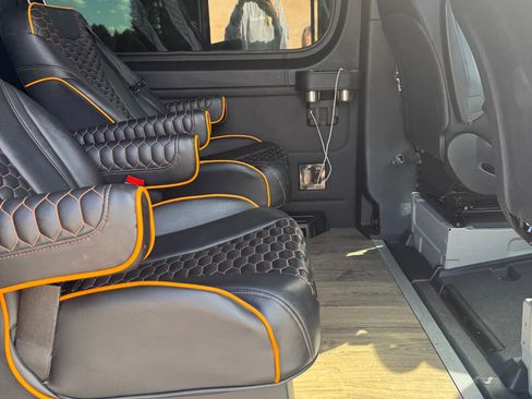 Used 2022 Mercedes-Benz Sprinter 2500 image 6