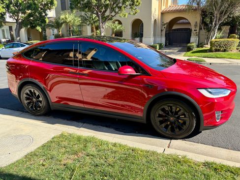 Used 2018 Tesla Model X 75D image 5