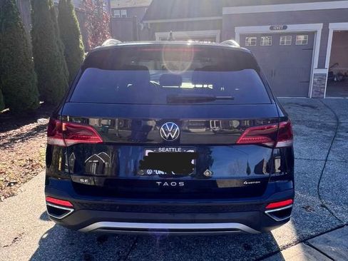 Used 2022 Volkswagen Taos SE w/ IQ.Drive SE Package image 8