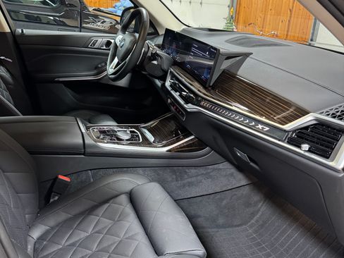 Used 2025 BMW X7 xDrive40i w/ Premium Package image 18