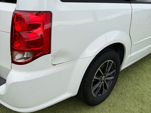 Used 2014 Dodge Grand Caravan SE image 12