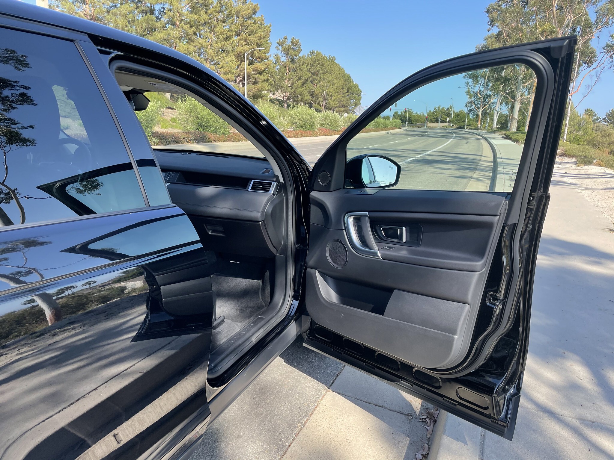 Used 2019 Land Rover Discovery Sport SE AWD/4WD image 15