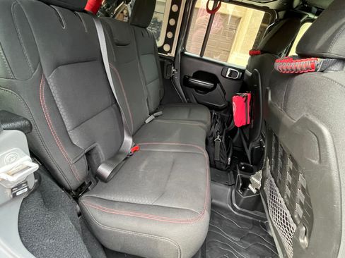 Used 2019 Jeep Wrangler Unlimited Rubicon w/ Dual Top Group image 14