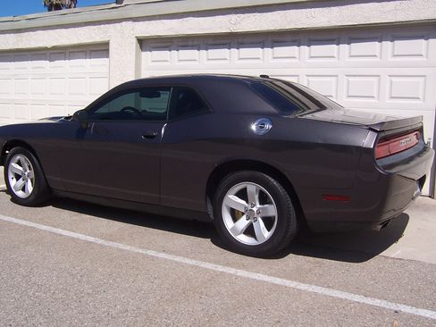 Used 2013 Dodge Challenger SXT image 4