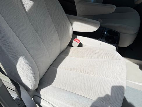 Used 2013 Toyota Sienna LE image 13