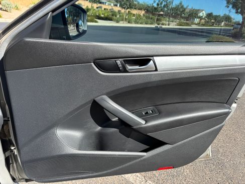 Used 2013 Volkswagen Passat TDI SE image 22