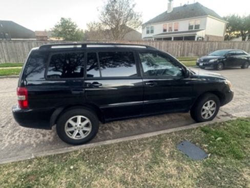 Used 2006 Toyota Highlander 2WD w/ 3rd Row image 2