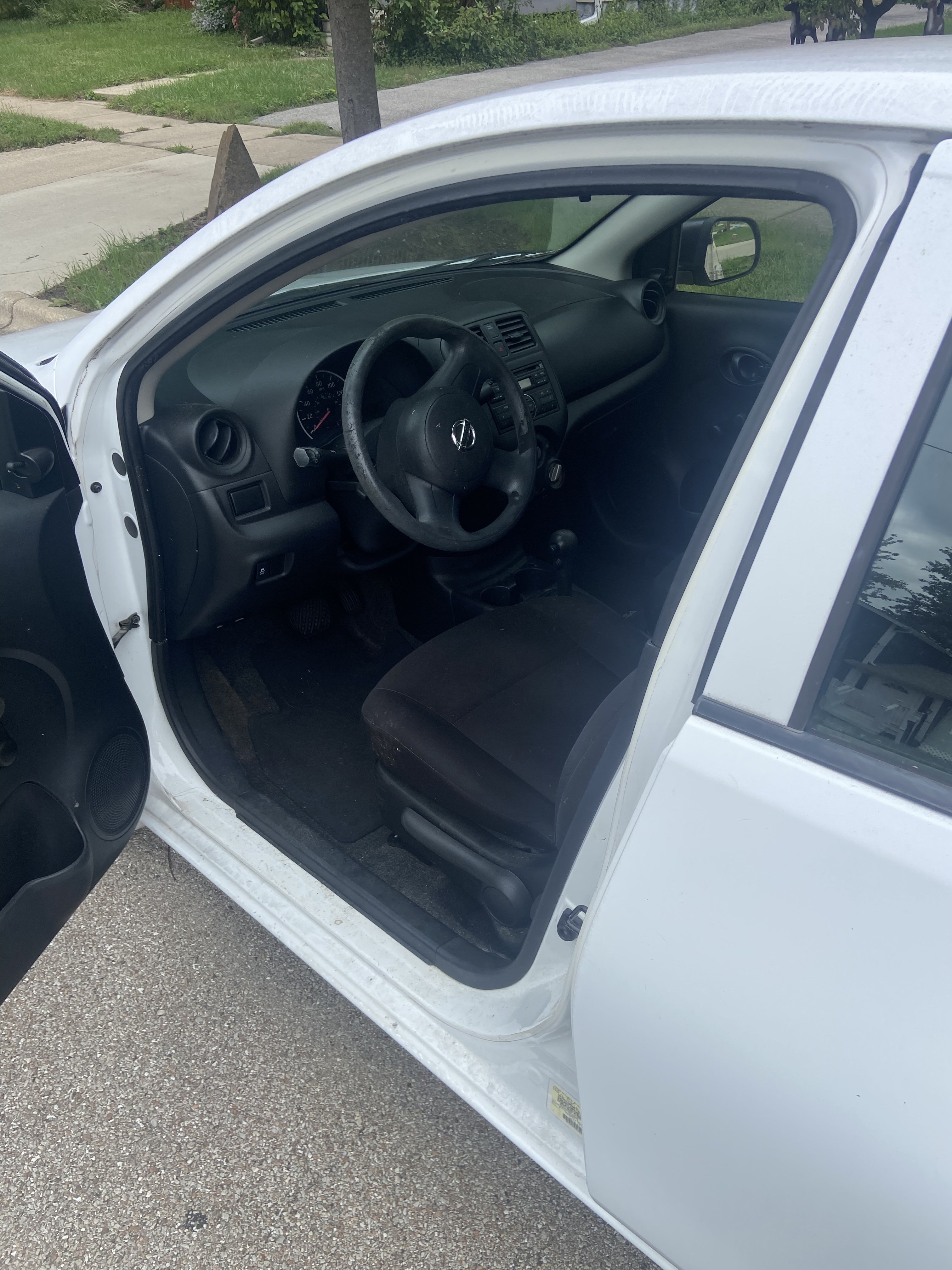 Used 2012 Nissan Versa S FWD image 5